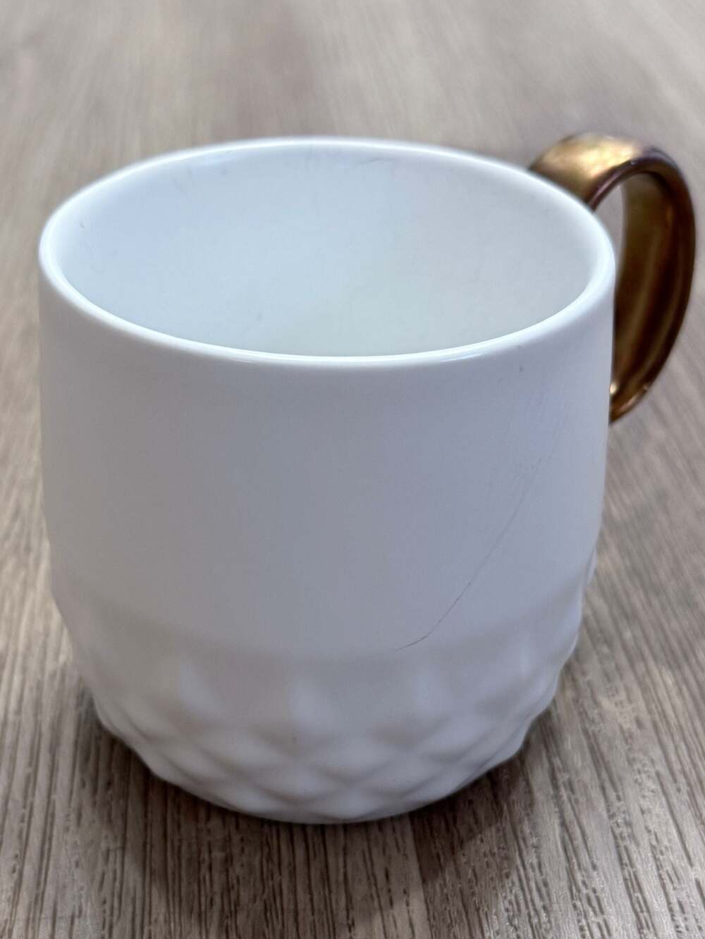 Starbucks Coffee 2013 White Mug Gold Handle Diamond Textured Hobnail 12 oz Cup
